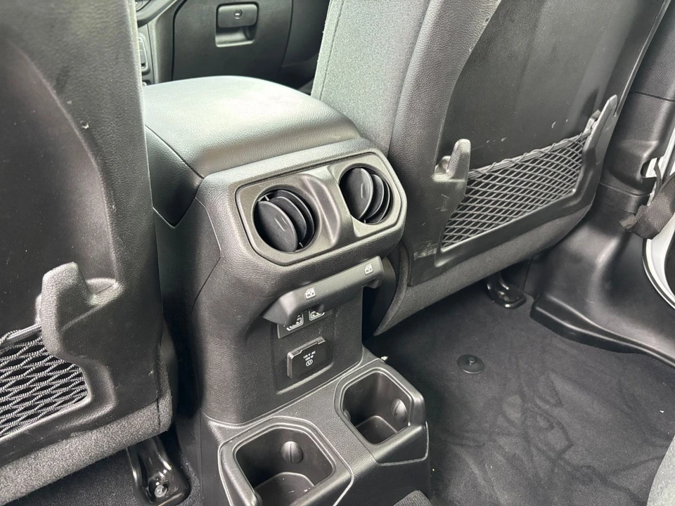 2025 Jeep JL Wrangler - Image 24 of 31