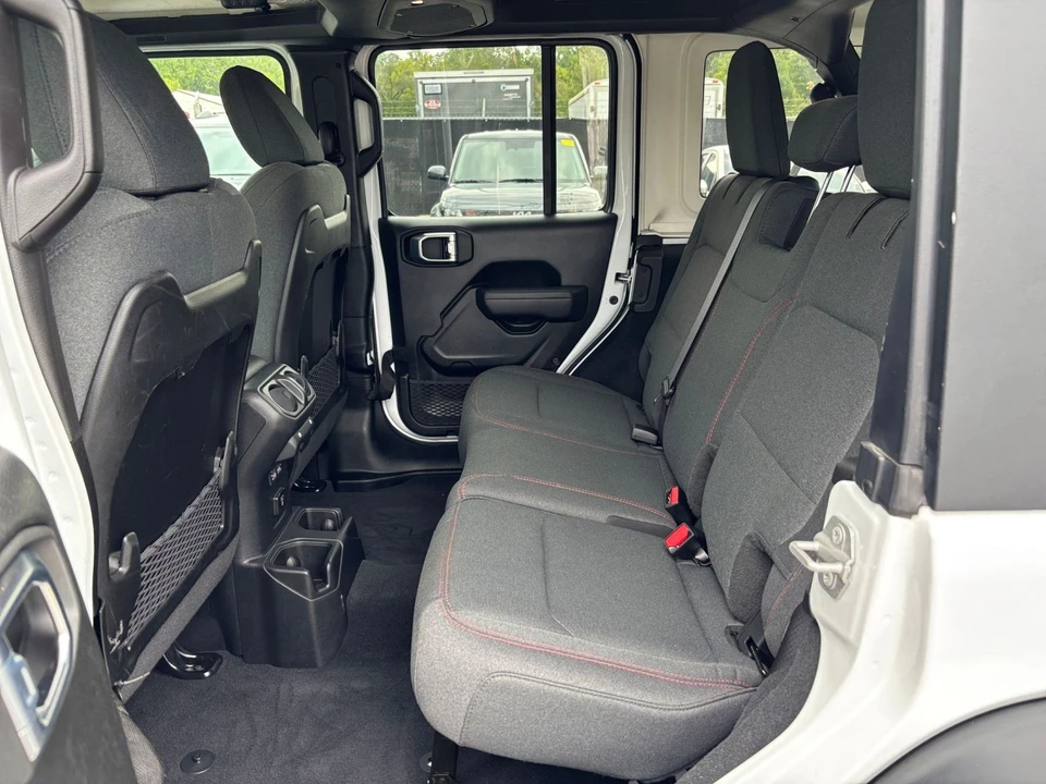 2025 Jeep JL Wrangler - Image 27 of 31