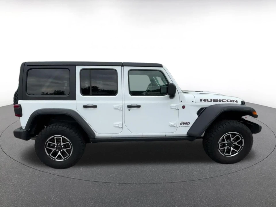 2025 Jeep JL Wrangler - Image 17 of 31