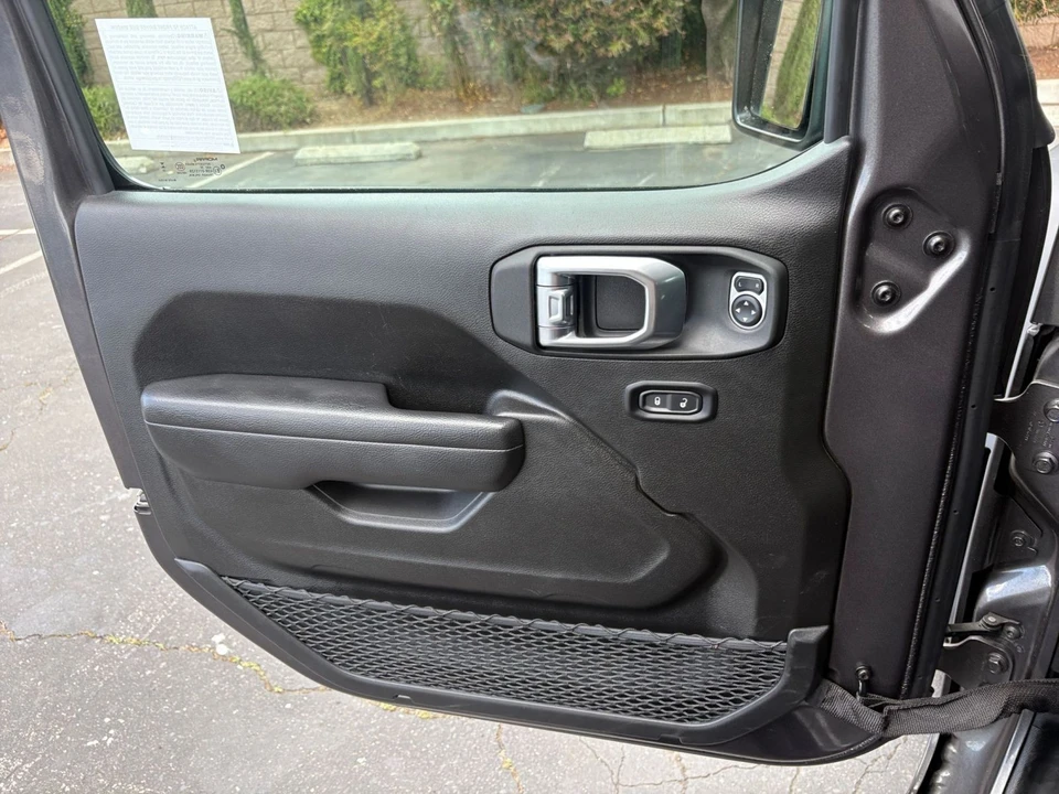 2025 Jeep - Image 17 of 31