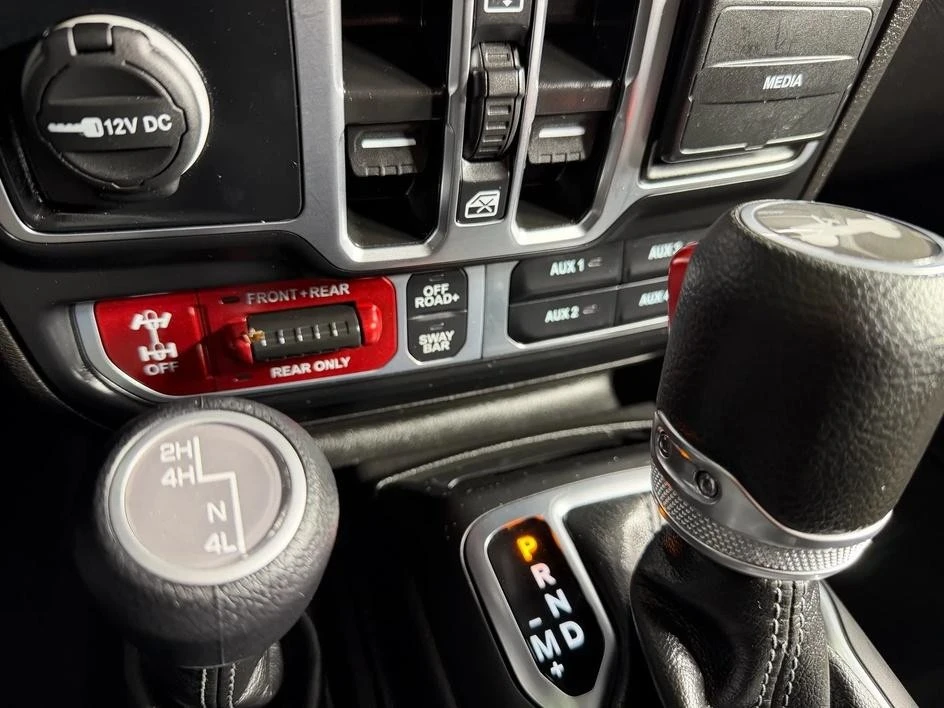 2025 Jeep JL Wrangler - Image 20 of 29