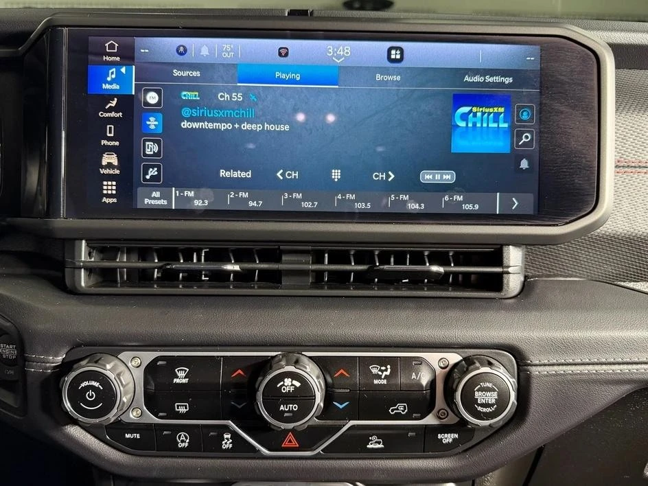 2025 Jeep JL Wrangler - Image 18 of 29