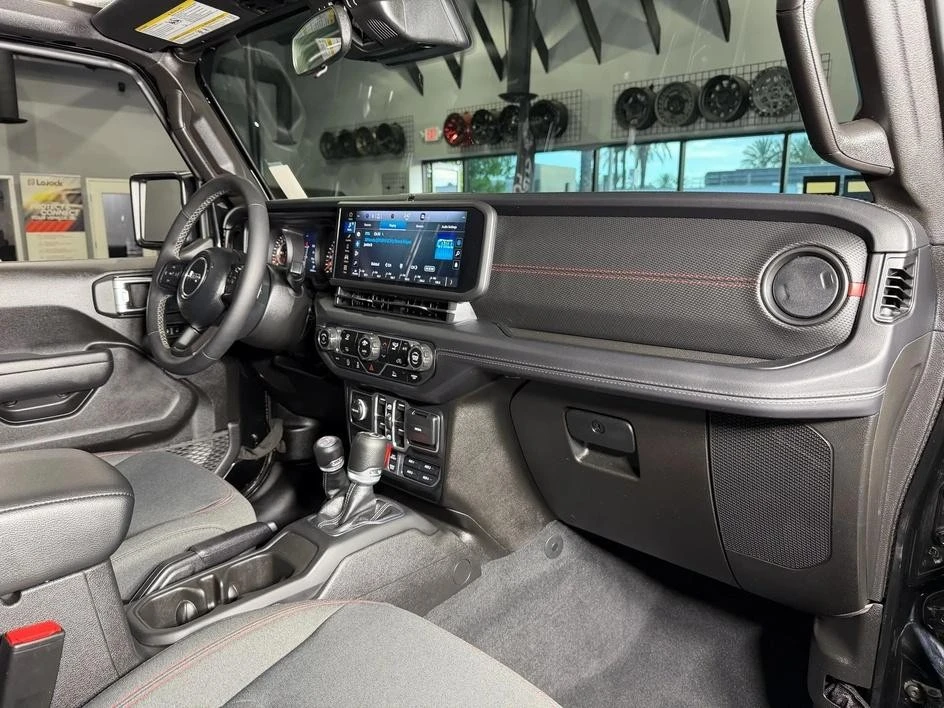 2025 Jeep JL Wrangler - Image 16 of 29