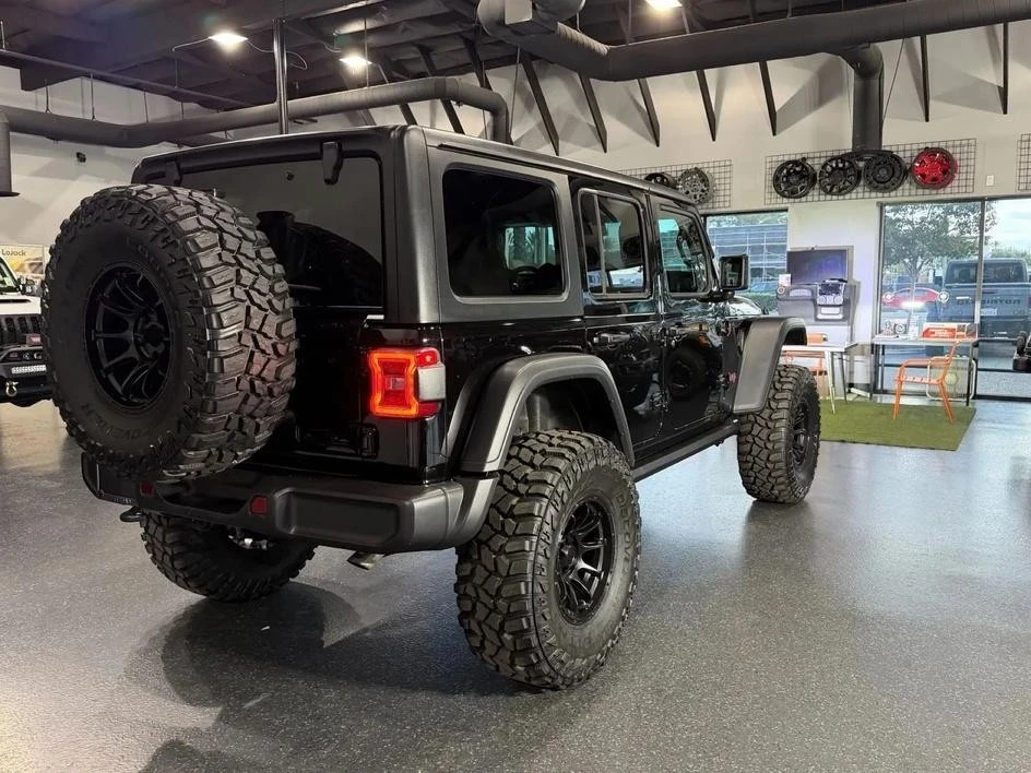 2025 Jeep JL Wrangler - Image 28 of 29
