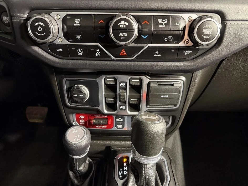 2025 Jeep JL Wrangler - Image 19 of 29