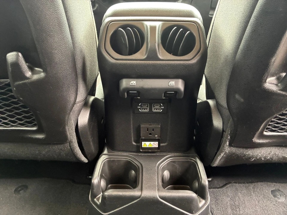 2025 Jeep JL Wrangler - Image 24 of 31