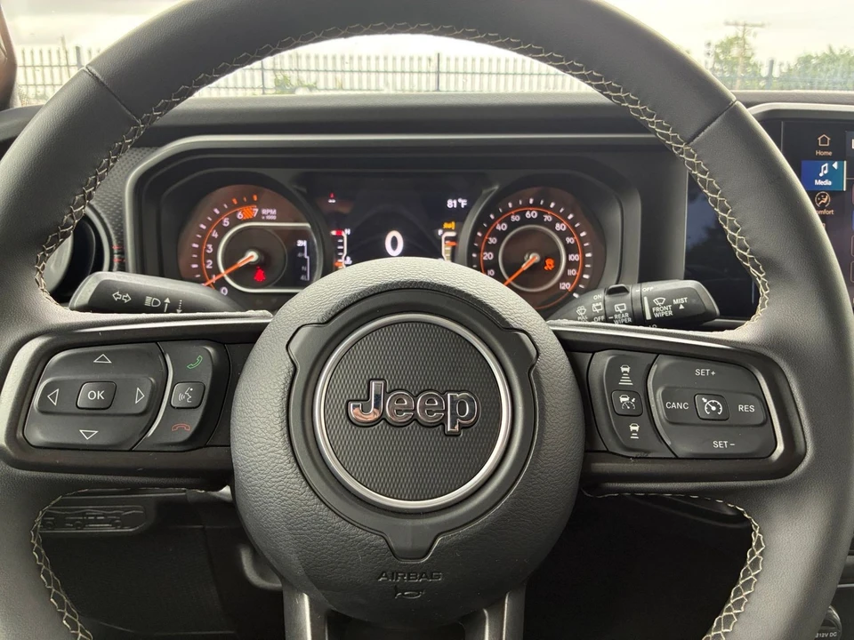 2025 Jeep JL Wrangler - Image 29 of 31