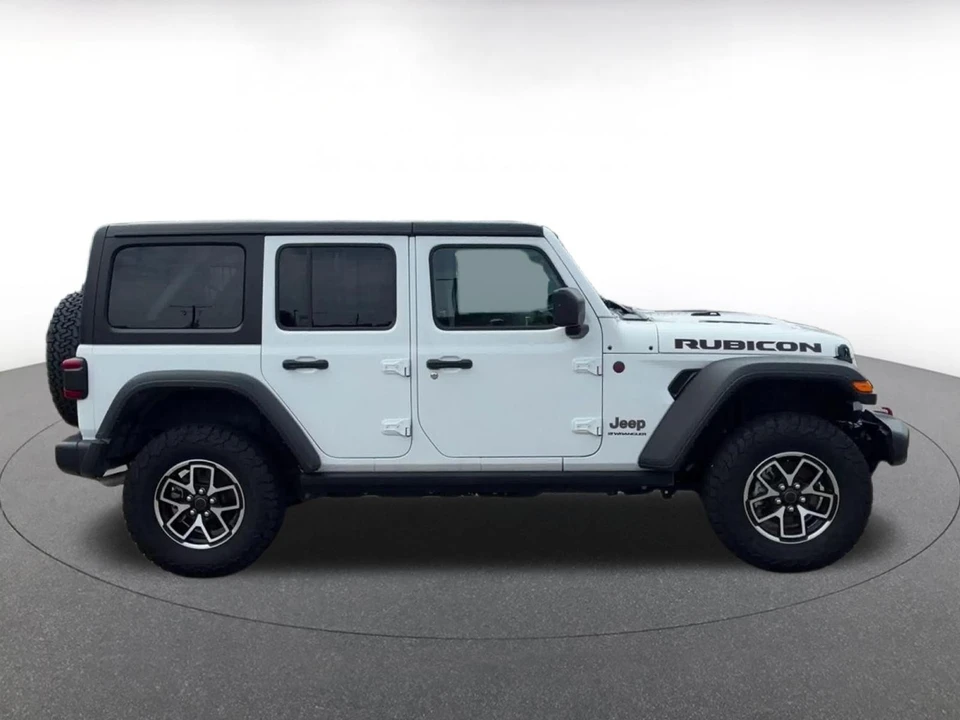 2025 Jeep JL Wrangler - Image 17 of 31