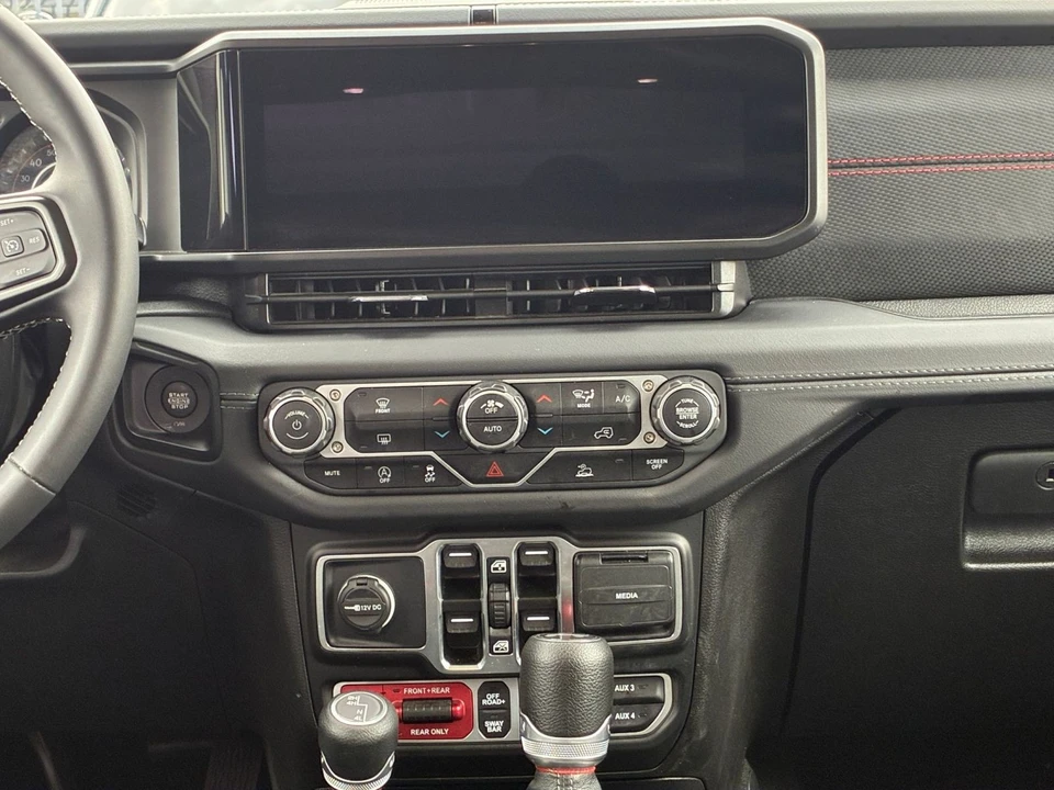 2025 Jeep JL Wrangler - Image 18 of 31