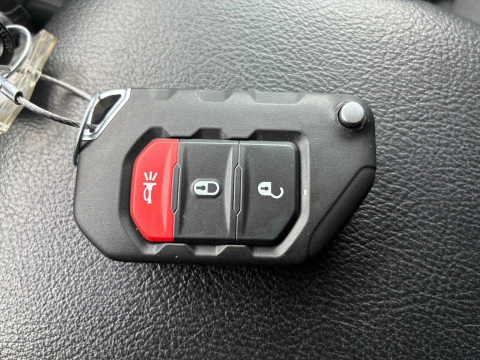 2025 Jeep JL Wrangler - Image 22 of 31