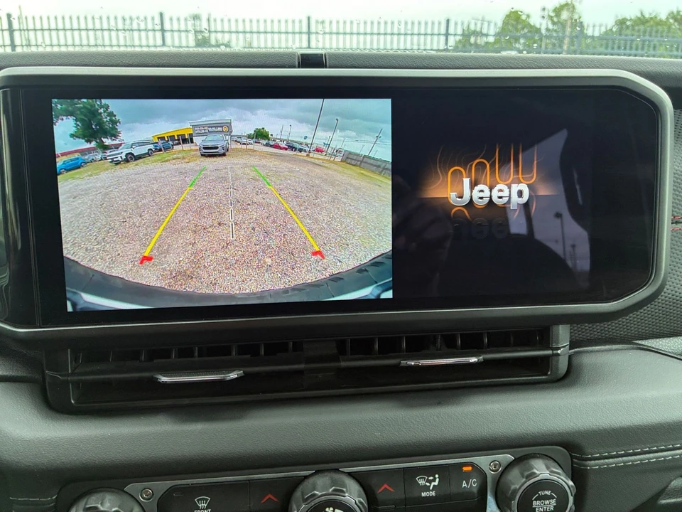 2025 Jeep JL Wrangler - Image 26 of 31