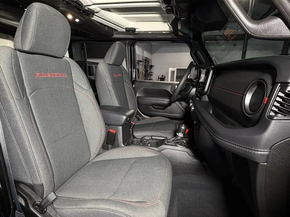 2025 Jeep JL Wrangler - Image 17 of 29