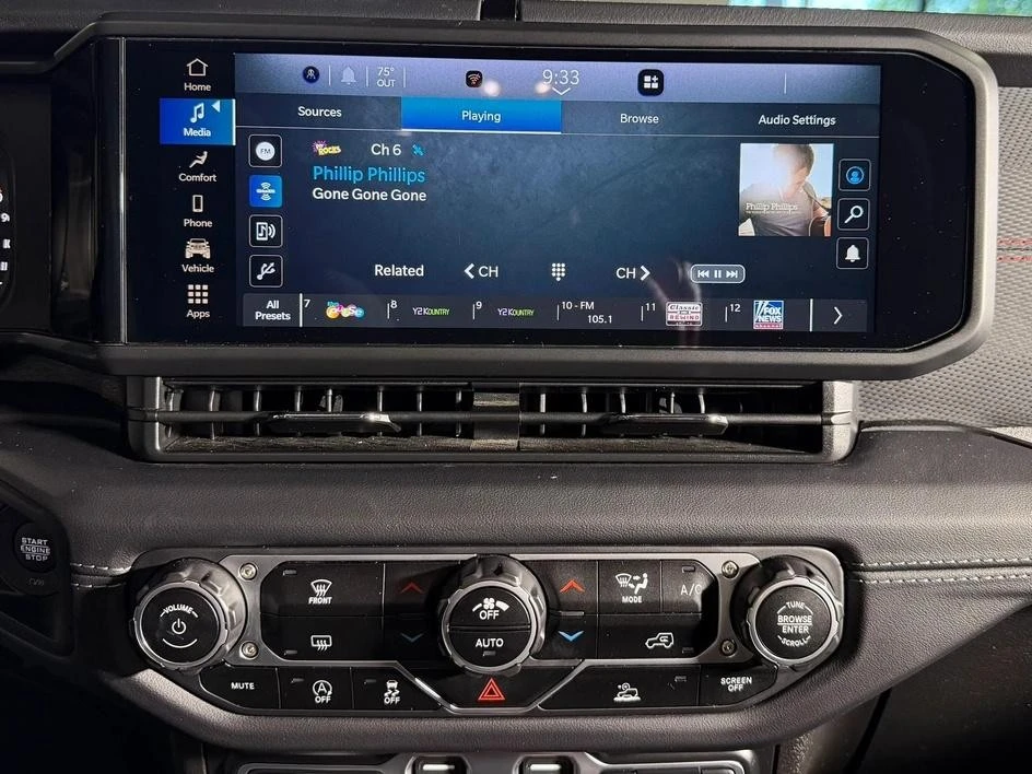 2025 Jeep JL Wrangler - Image 20 of 29