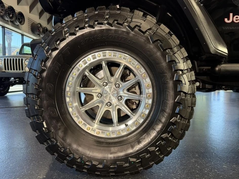 2025 Jeep JL Wrangler - Image 24 of 29