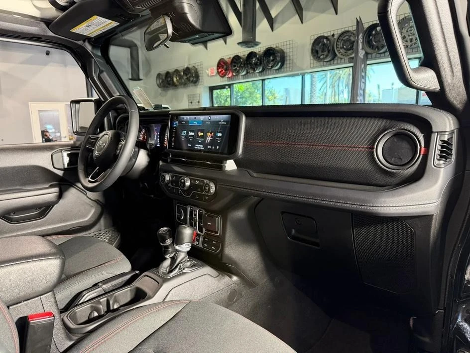 2025 Jeep JL Wrangler - Image 18 of 29