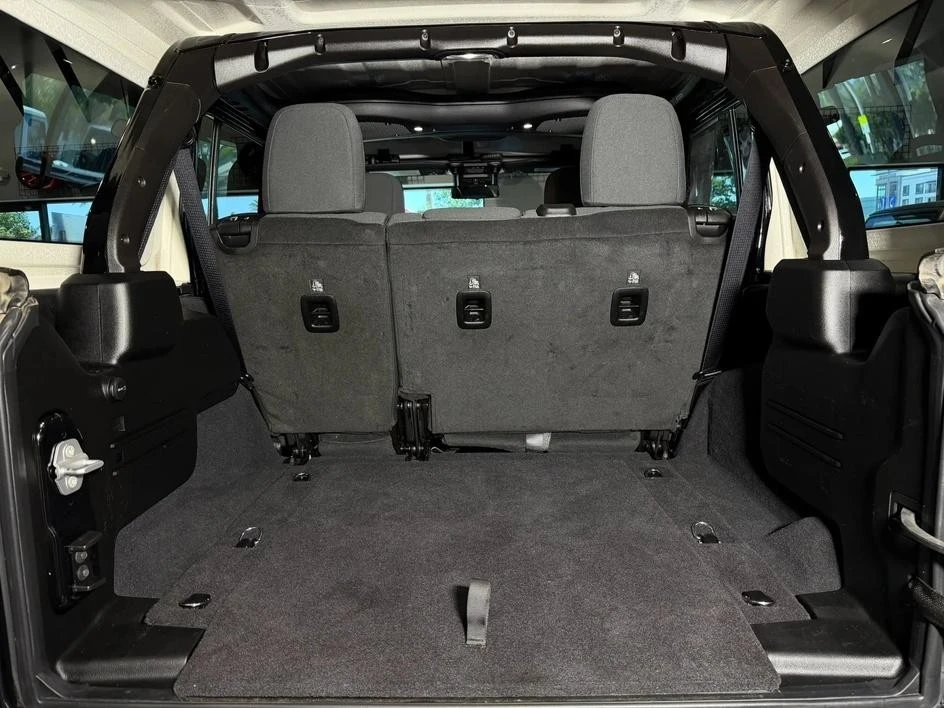 2025 Jeep JL Wrangler - Image 23 of 29
