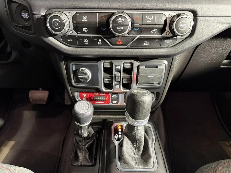 2025 Jeep JL Wrangler - Image 22 of 29
