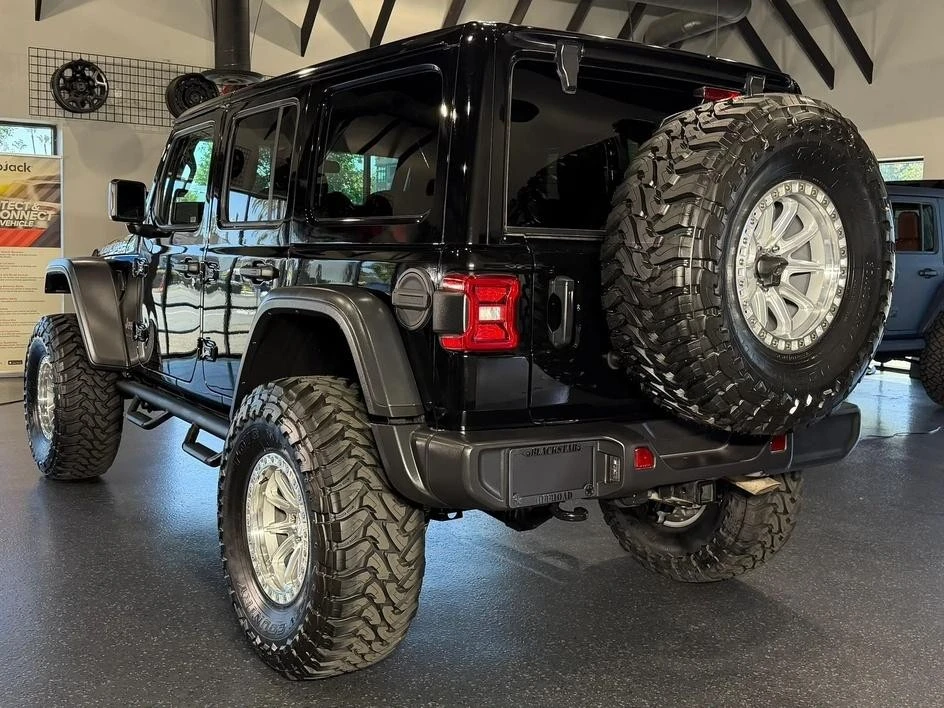 2025 Jeep JL Wrangler - Image 9 of 29