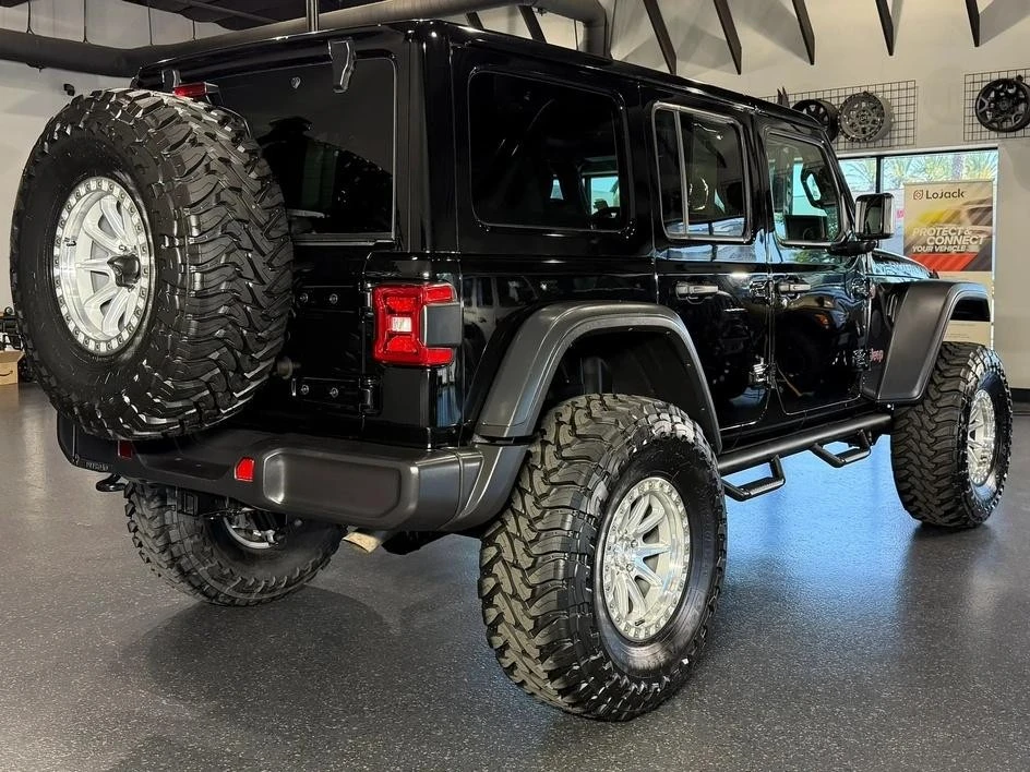 2025 Jeep JL Wrangler - Image 13 of 29