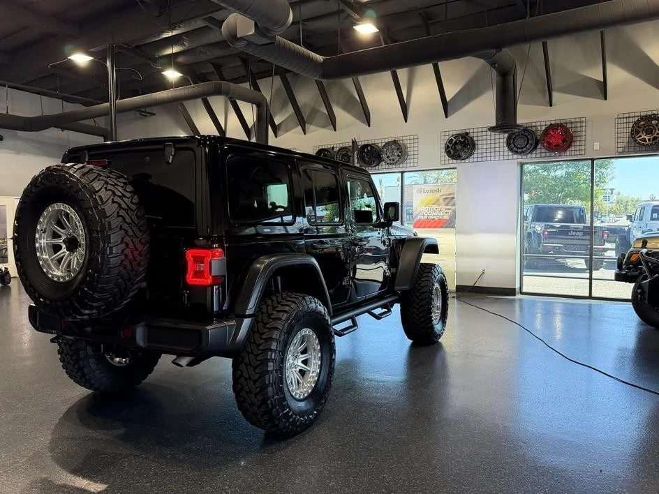 2025 Jeep JL Wrangler - Image 28 of 29
