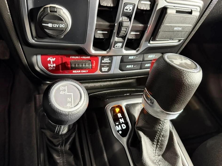 2025 Jeep JL Wrangler - Image 21 of 29