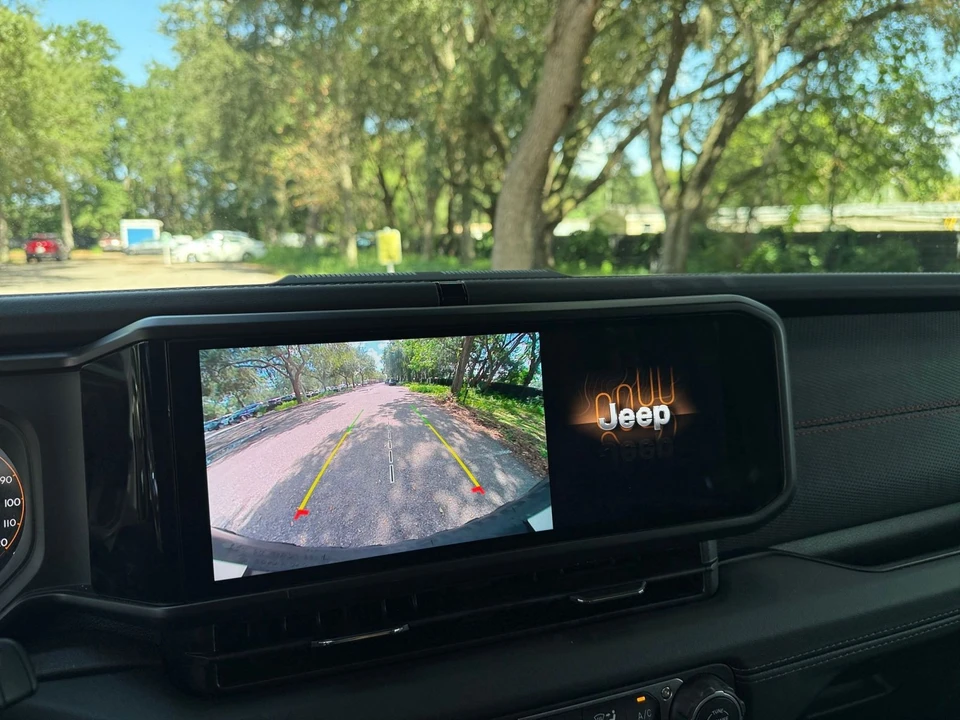 2025 Jeep JL Wrangler - Image 25 of 31