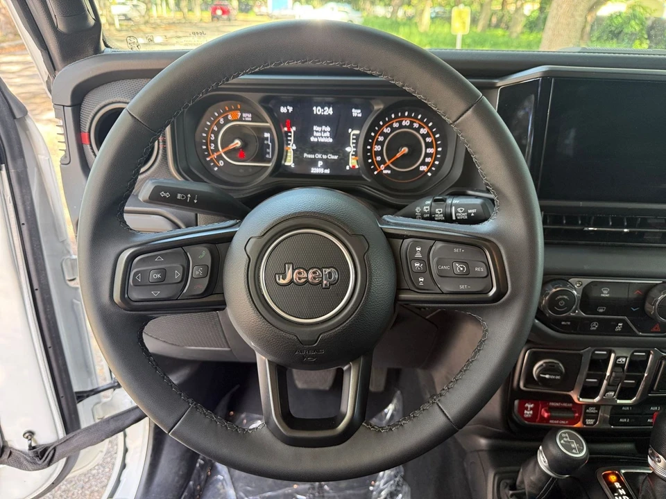 2025 Jeep JL Wrangler - Image 29 of 31