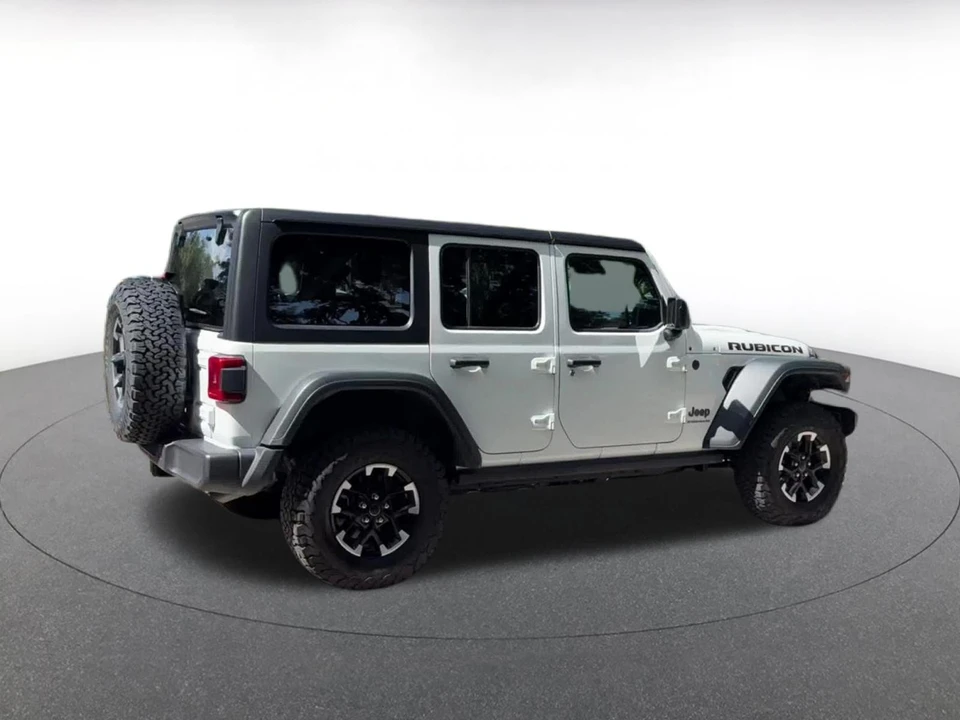 2025 Jeep JL Wrangler - Image 18 of 31