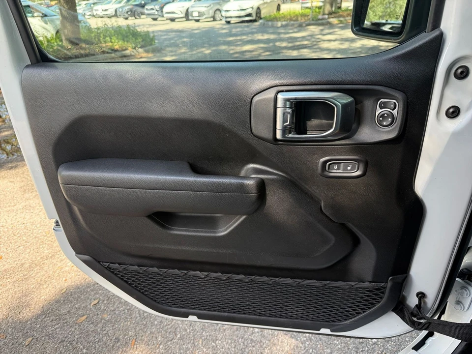 2025 Jeep JL Wrangler - Image 22 of 31