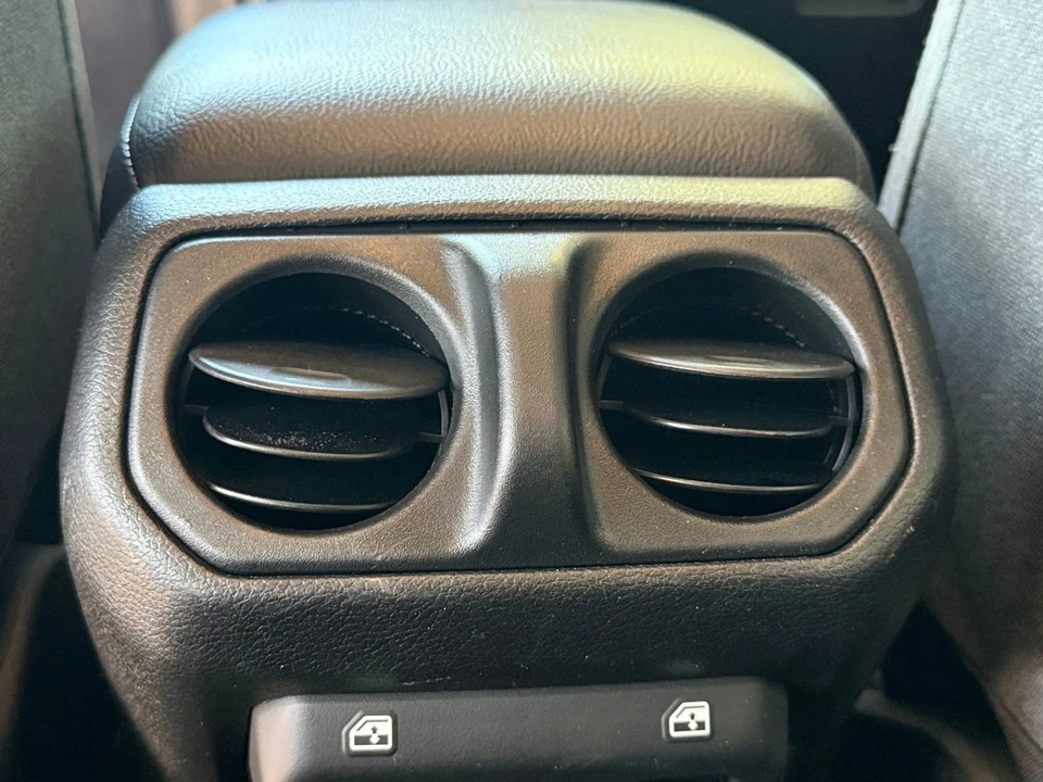 2025 Jeep JL Wrangler - Image 24 of 31