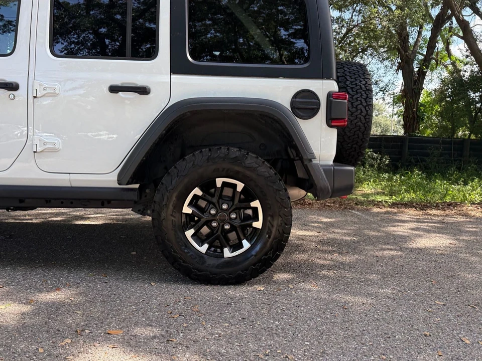 2025 Jeep JL Wrangler - Image 12 of 31