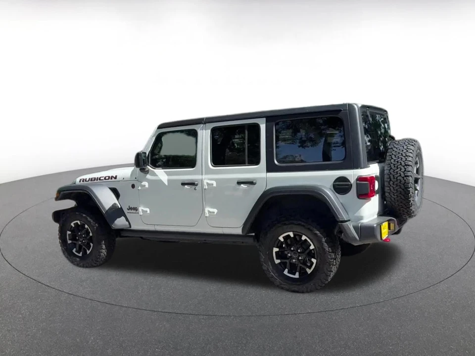 2025 Jeep JL Wrangler - Image 13 of 31