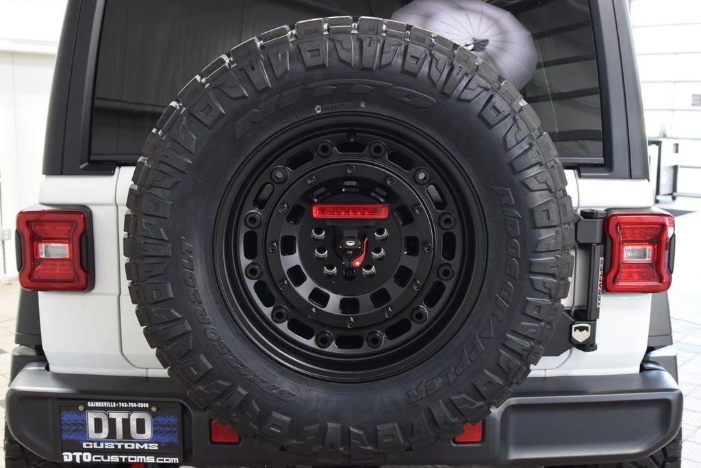 2025 Jeep JL Wrangler - Image 25 of 31