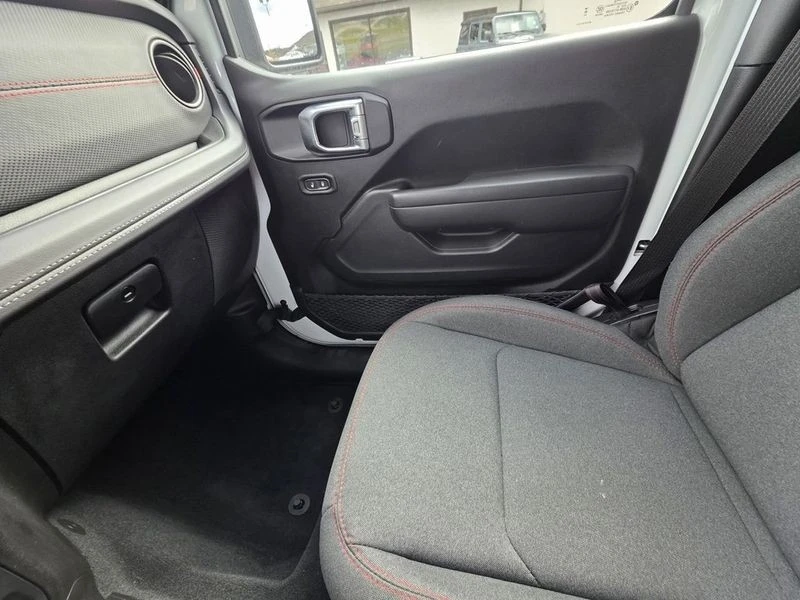 2025 Jeep JL Wrangler - Image 15 of 21