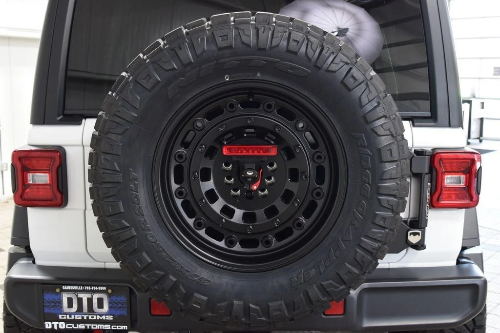 2025 Jeep JL Wrangler - Image 25 of 31