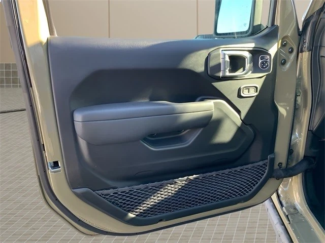 2025 Jeep JL Wrangler - Image 16 of 21