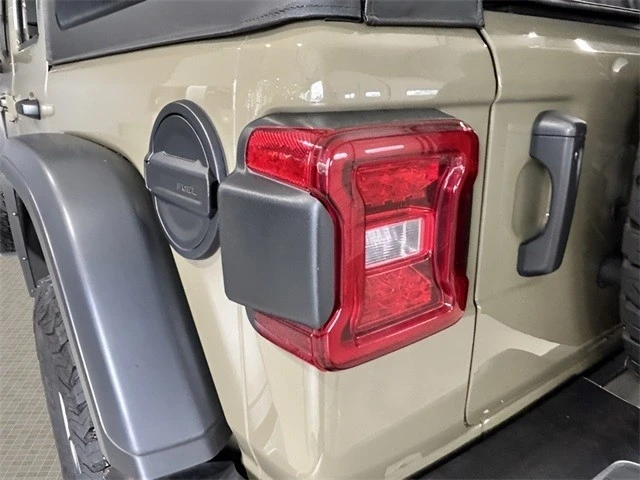 2025 Jeep JL Wrangler - Image 13 of 21