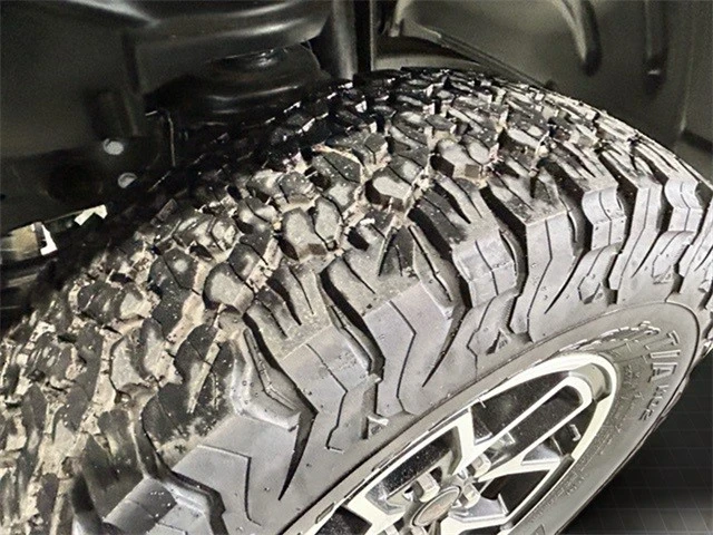 2025 Jeep JL Wrangler - Image 12 of 21