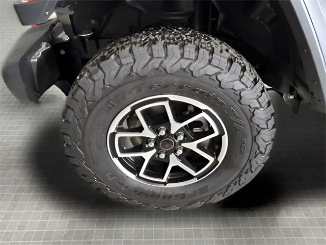 2025 Jeep JL Wrangler - Image 11 of 12