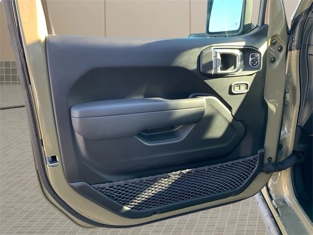 2025 Jeep JL Wrangler - Image 16 of 21