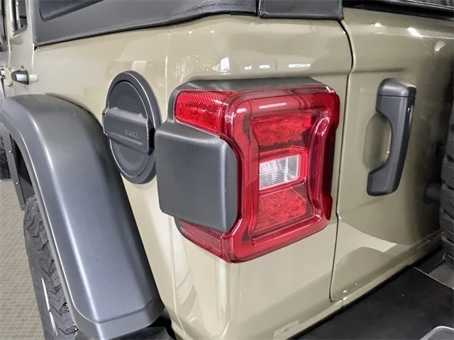 2025 Jeep JL Wrangler - Image 13 of 21