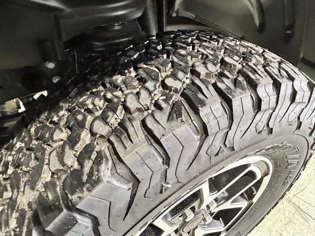 2025 Jeep JL Wrangler - Image 12 of 12