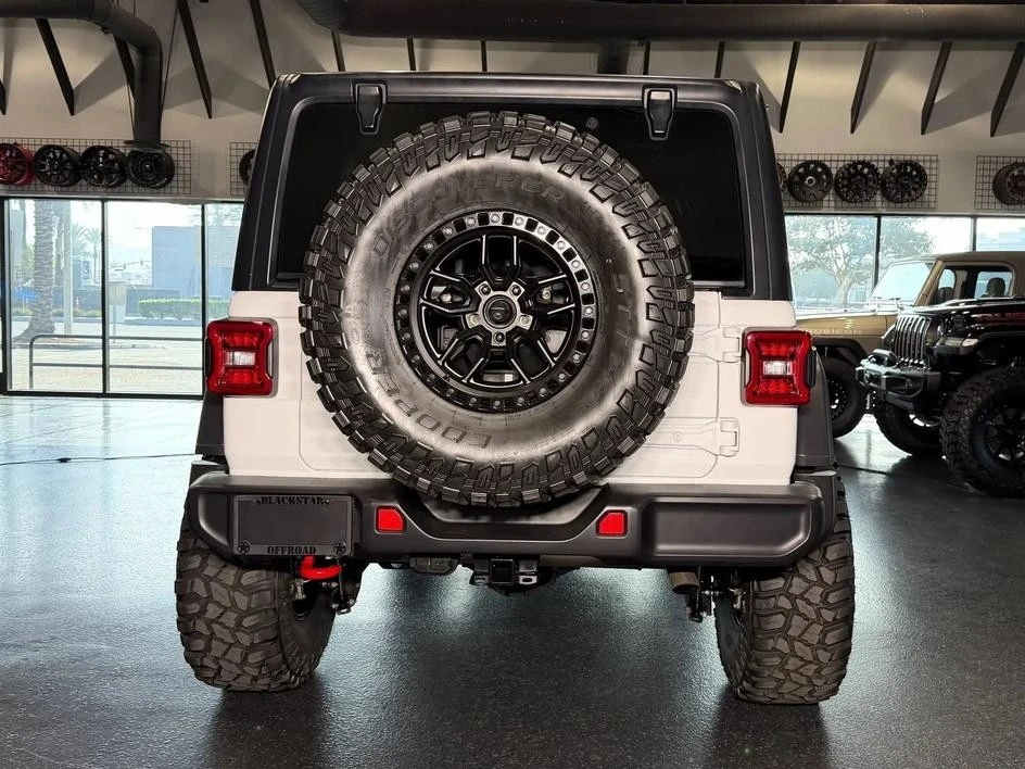 2025 Jeep JL Wrangler - Image 12 of 31