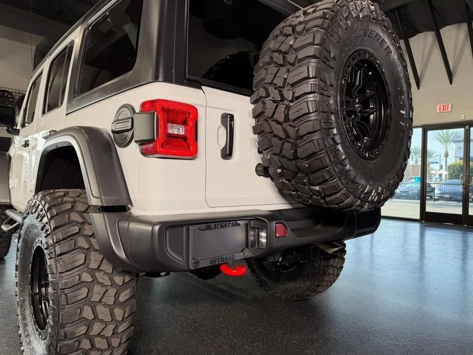 2025 Jeep JL Wrangler - Image 11 of 31