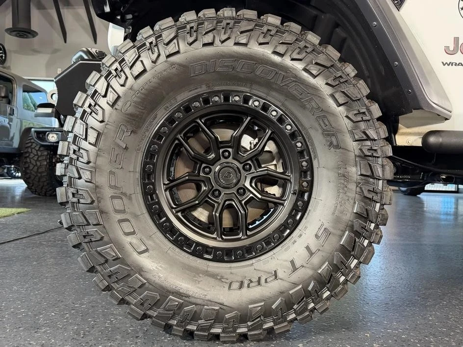 2025 Jeep JL Wrangler - Image 25 of 31