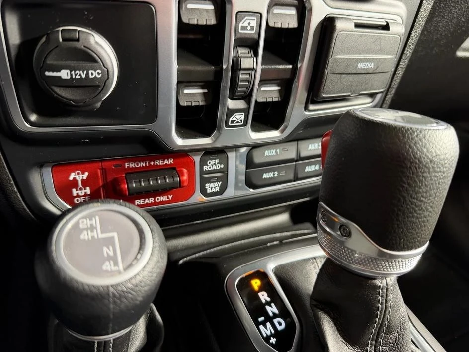 2025 Jeep JL Wrangler - Image 23 of 31