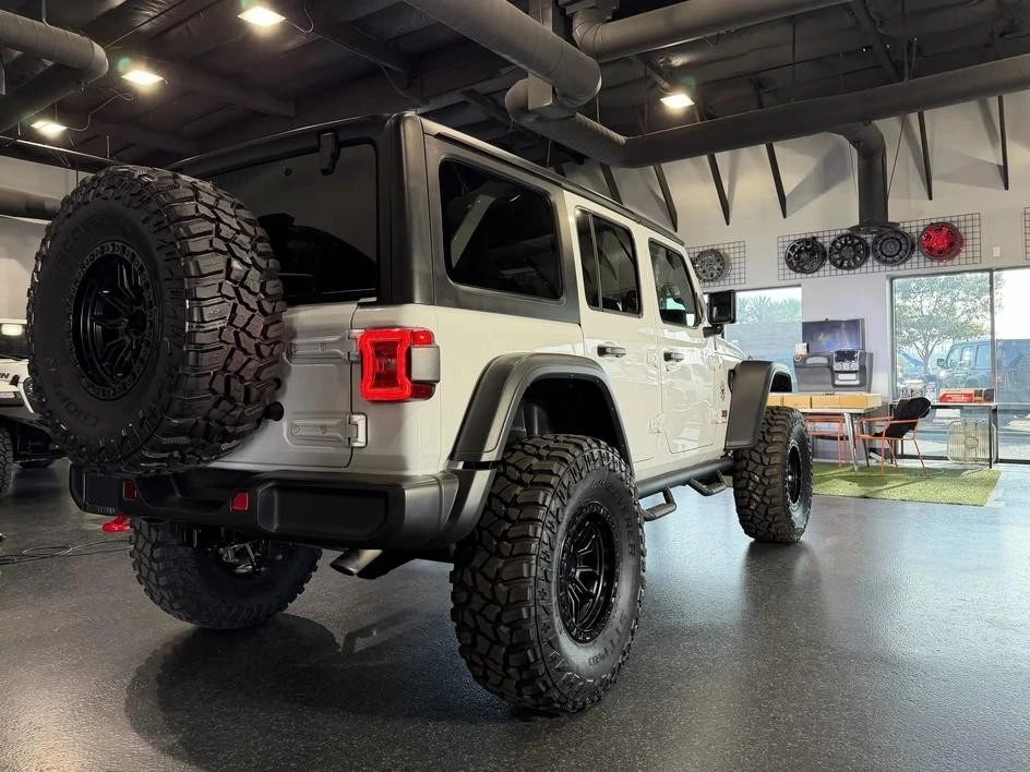 2025 Jeep JL Wrangler - Image 31 of 31
