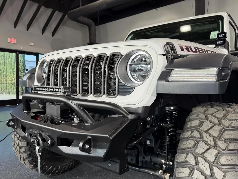 2025 Jeep JL Wrangler - Image 5 of 31
