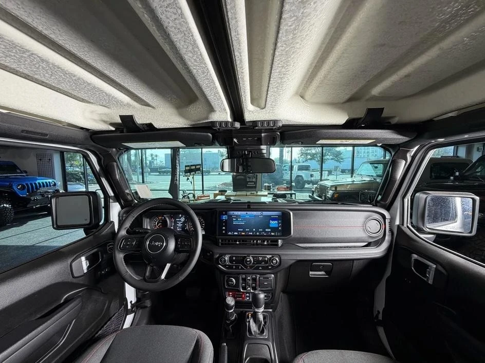 2025 Jeep JL Wrangler - Image 20 of 31