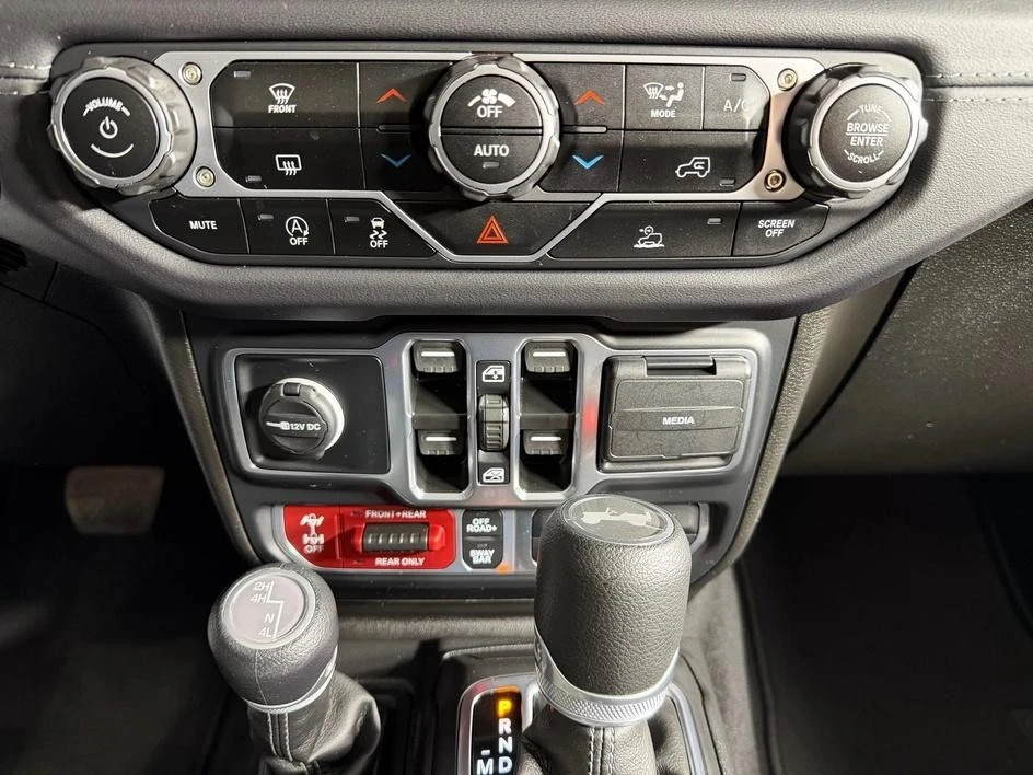 2025 Jeep JL Wrangler - Image 22 of 31